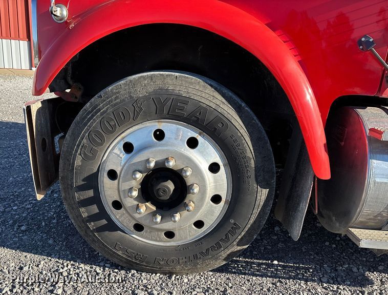 image for item EJ7571 1994 International 9300 tanker fire truck