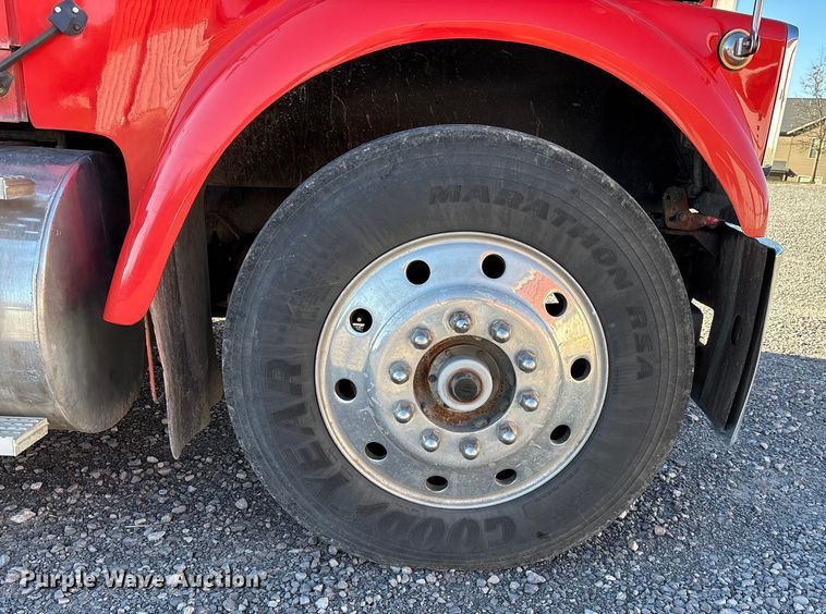 image for item EJ7571 1994 International 9300 tanker fire truck