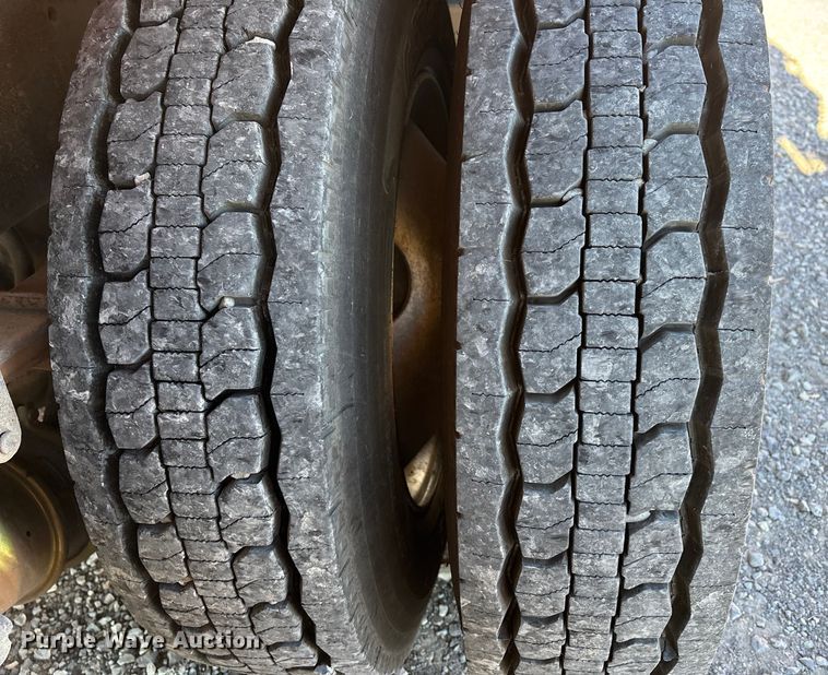 image for item EJ7571 1994 International 9300 tanker fire truck