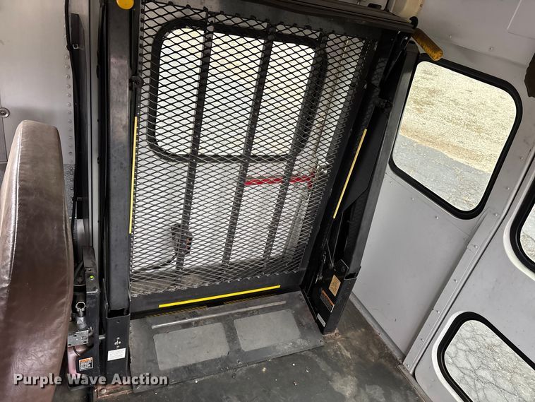 image for item EJ7773 2005 Blue Bird Bb Conventional school bus