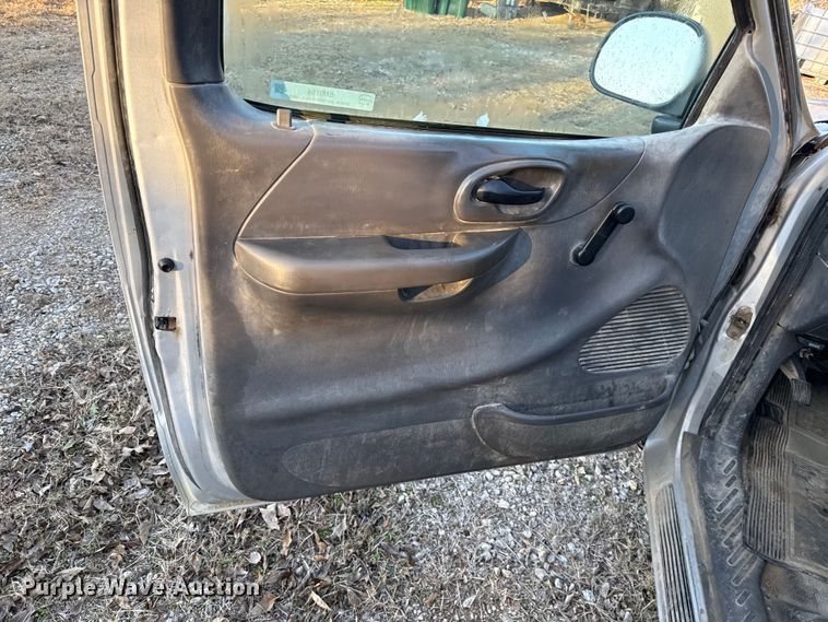 image for item EN0154 2002 Ford F150 pickup truck