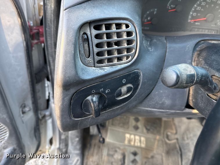 image for item EN0154 2002 Ford F150 pickup truck