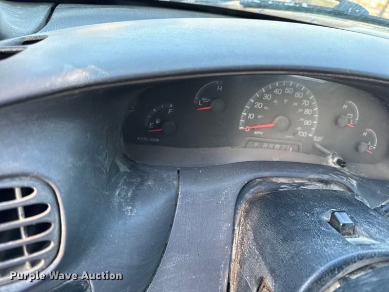 image for item EN0154 2002 Ford F150 pickup truck