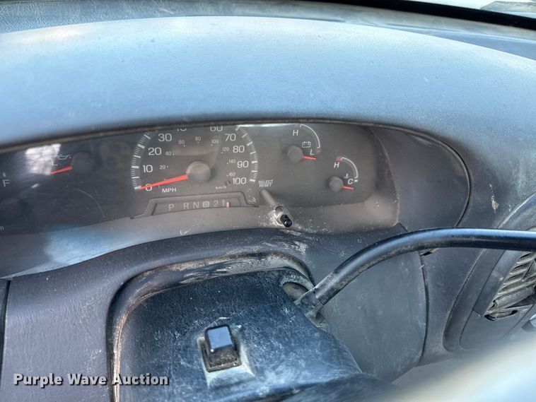 image for item EN0154 2002 Ford F150 pickup truck