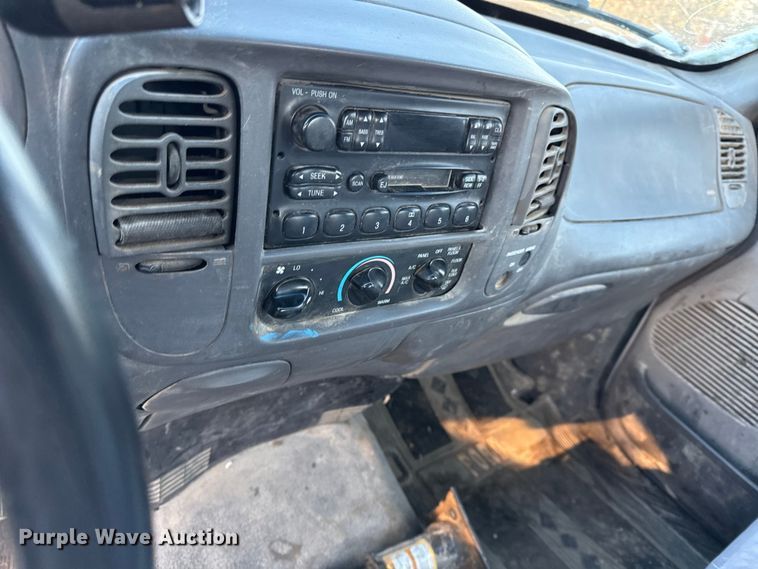 image for item EN0154 2002 Ford F150 pickup truck