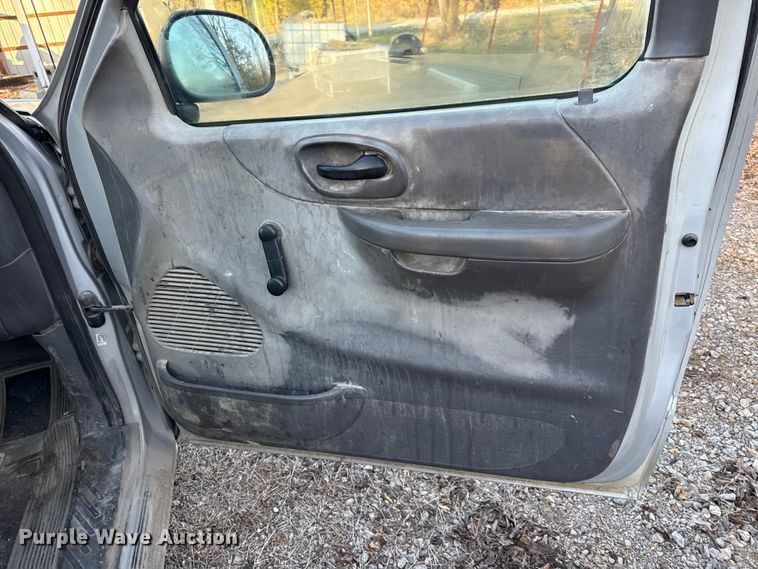 image for item EN0154 2002 Ford F150 pickup truck