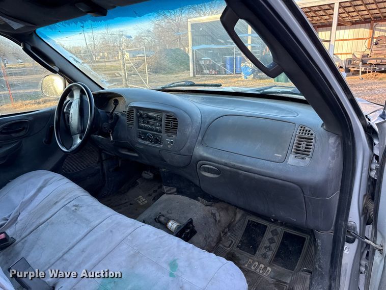 image for item EN0154 2002 Ford F150 pickup truck