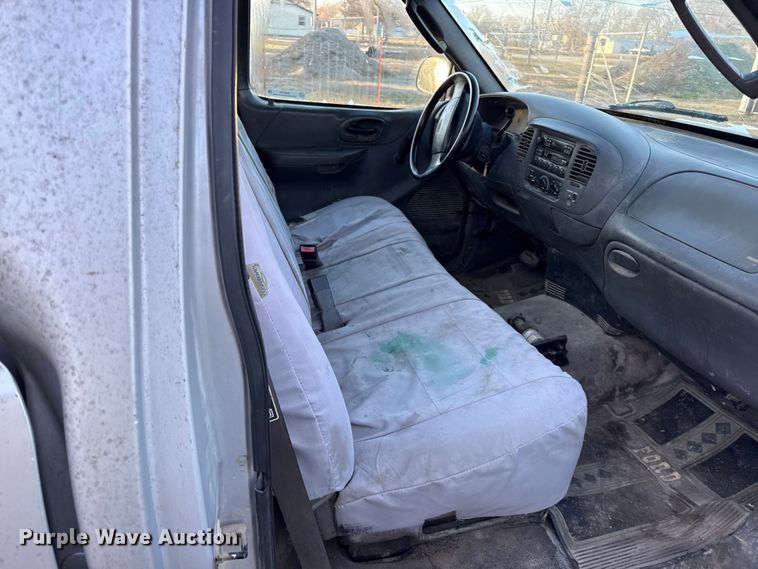 image for item EN0154 2002 Ford F150 pickup truck