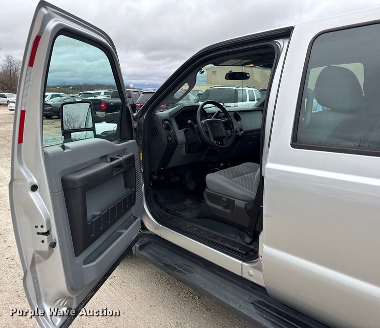 image for item EN0782 2016 Ford F250 Super Duty Crew Cab pickup truck