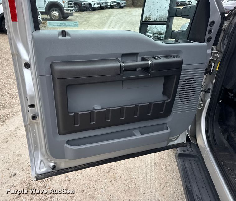 image for item EN0782 2016 Ford F250 Super Duty Crew Cab pickup truck