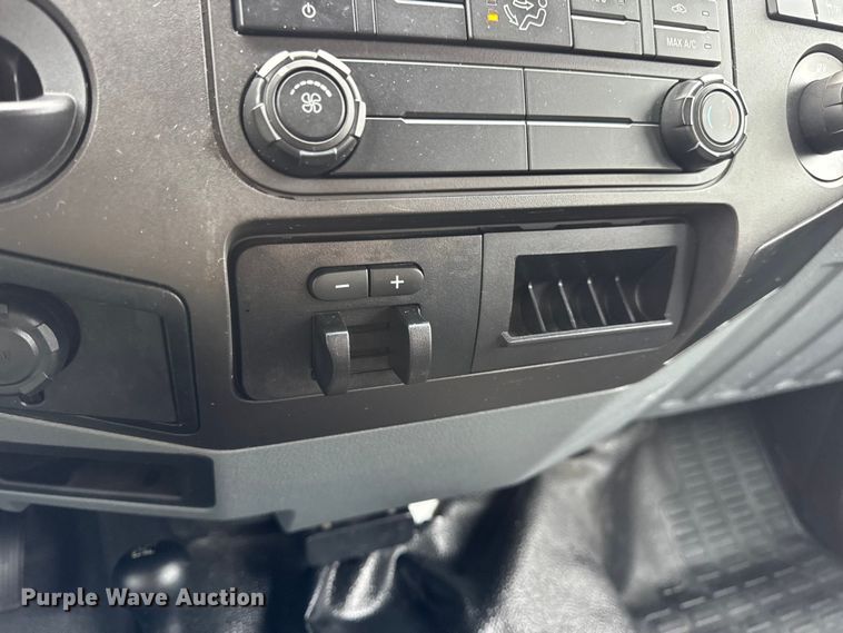 image for item EN0782 2016 Ford F250 Super Duty Crew Cab pickup truck