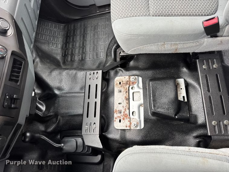 image for item EN0782 2016 Ford F250 Super Duty Crew Cab pickup truck