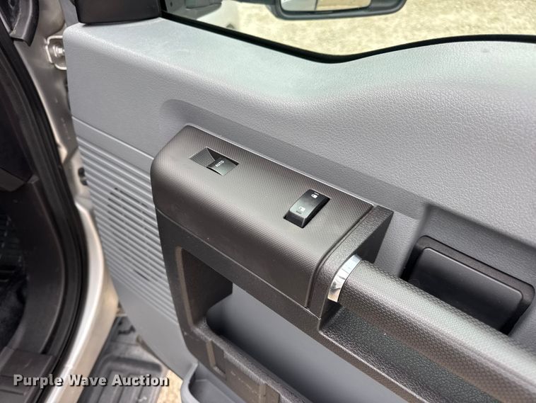 image for item EN0782 2016 Ford F250 Super Duty Crew Cab pickup truck