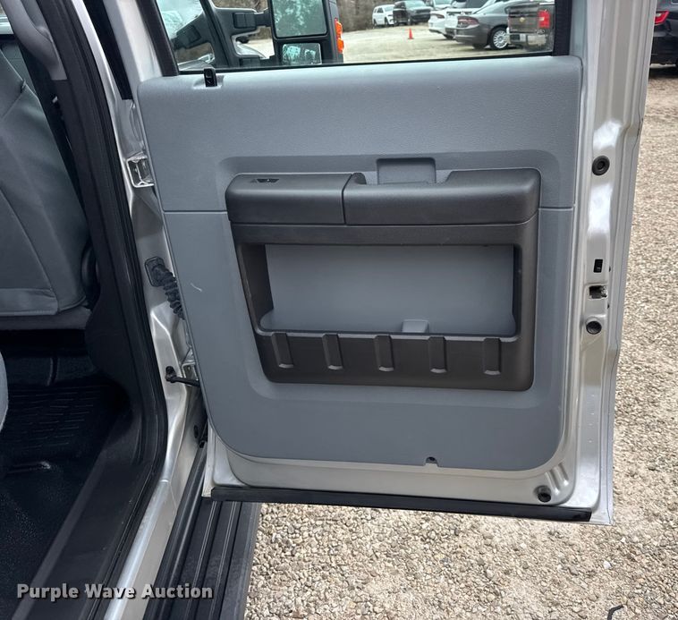 image for item EN0782 2016 Ford F250 Super Duty Crew Cab pickup truck