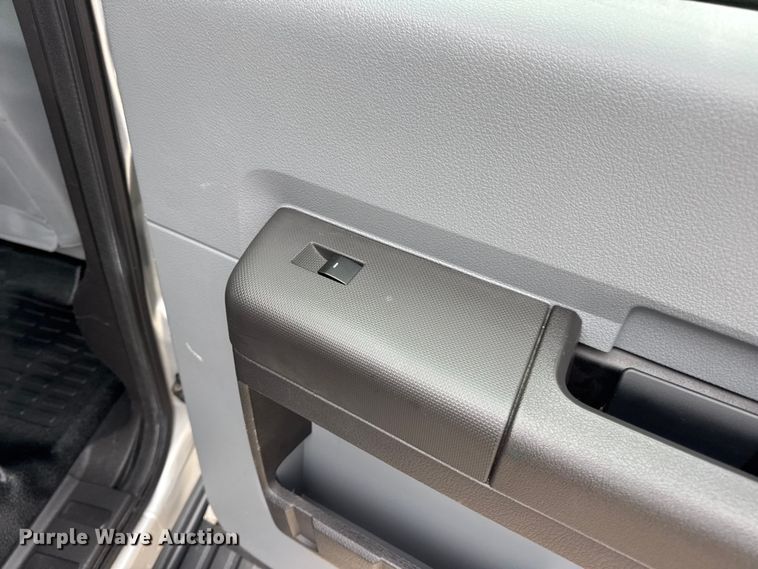 image for item EN0782 2016 Ford F250 Super Duty Crew Cab pickup truck