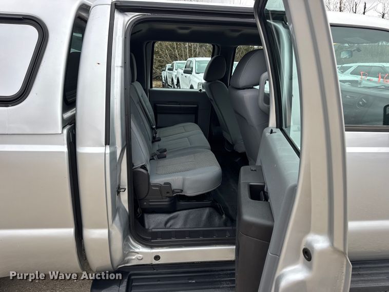 image for item EN0782 2016 Ford F250 Super Duty Crew Cab pickup truck