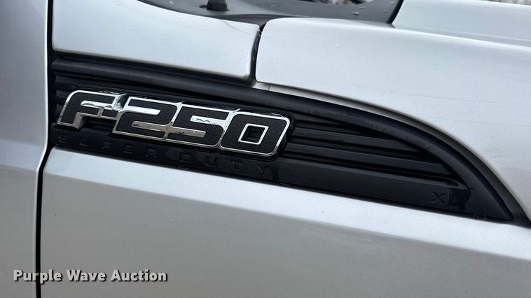 image for item EN0782 2016 Ford F250 Super Duty Crew Cab pickup truck