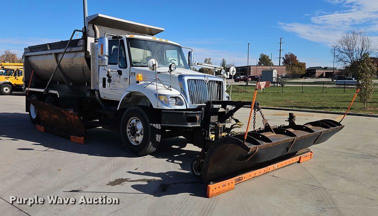 image for item EO4802 2007 International 7400 dump truck