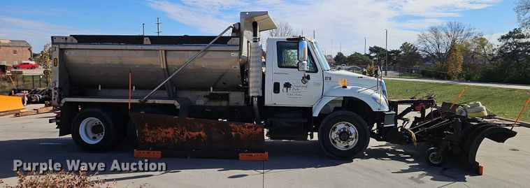 image for item EO4802 2007 International 7400 dump truck