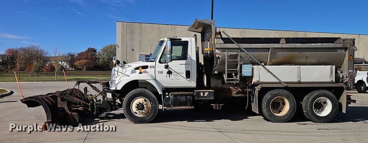 image for item EO4802 2007 International 7400 dump truck