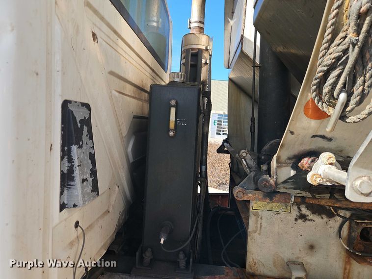 image for item EO4802 2007 International 7400 dump truck