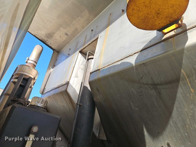 image for item EO4802 2007 International 7400 dump truck