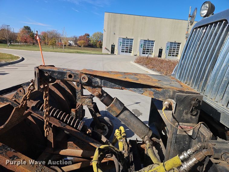 image for item EO4802 2007 International 7400 dump truck