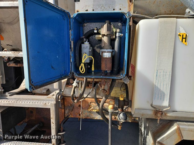 image for item EO4802 2007 International 7400 dump truck