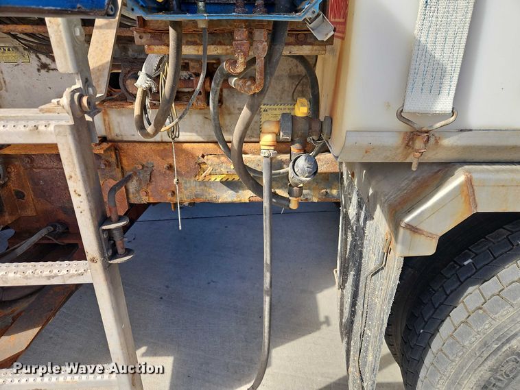 image for item EO4802 2007 International 7400 dump truck