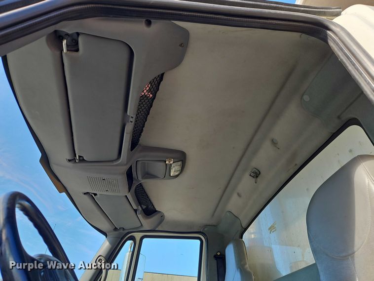 image for item EO4802 2007 International 7400 dump truck