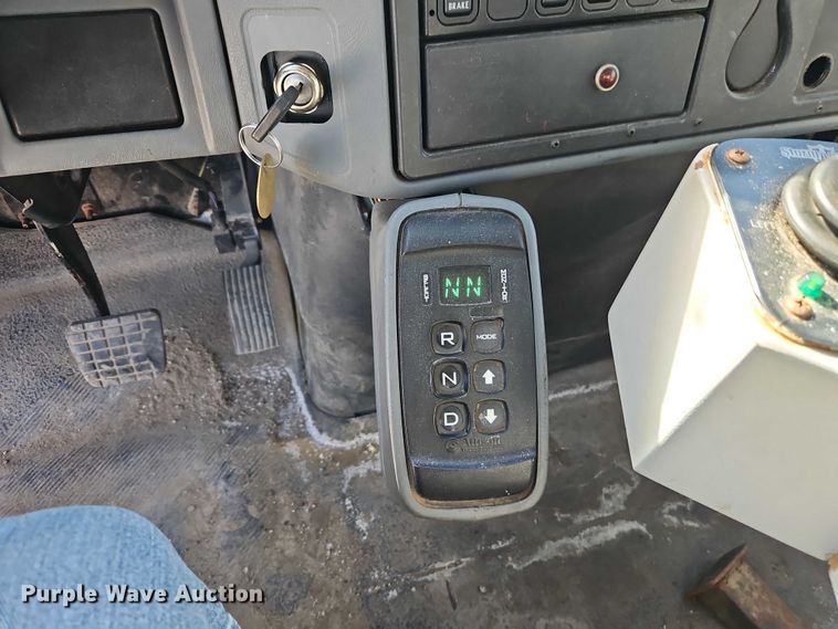 image for item EO4802 2007 International 7400 dump truck