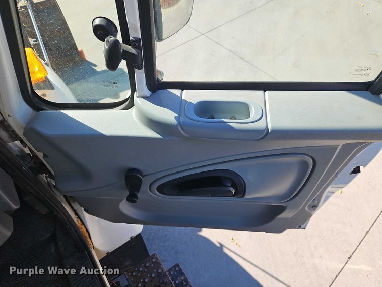 image for item EO4802 2007 International 7400 dump truck