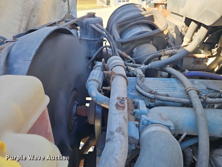 image for item EO4802 2007 International 7400 dump truck