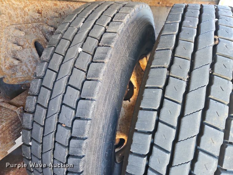 image for item EO4802 2007 International 7400 dump truck