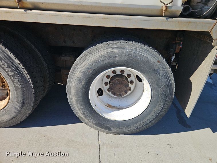 image for item EO4802 2007 International 7400 dump truck