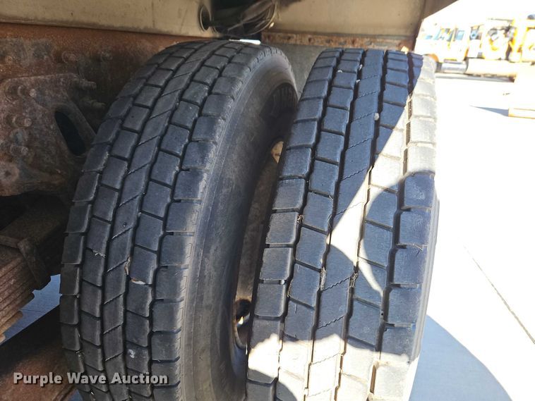 image for item EO4802 2007 International 7400 dump truck