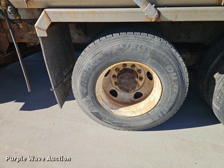 image for item EO4802 2007 International 7400 dump truck