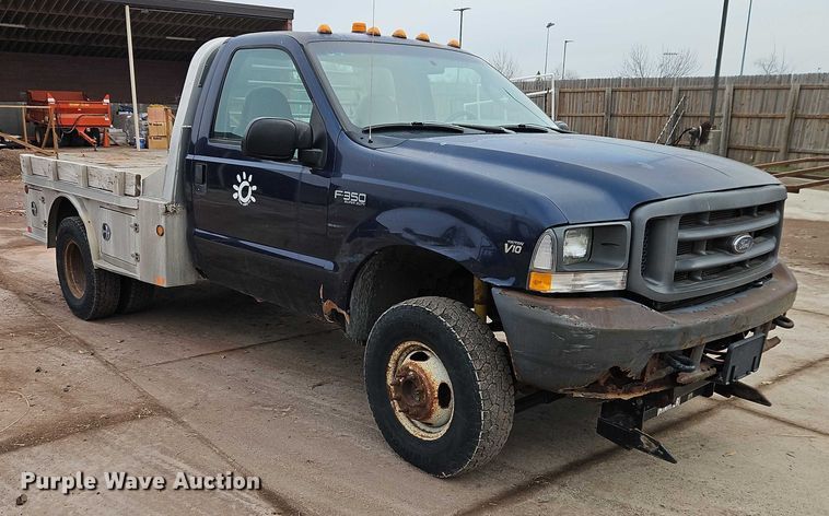 image for item EO4890 2004 Ford F350 Super Duty XL flatbed pickup truck