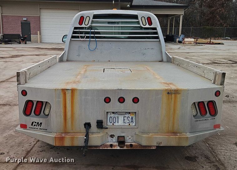 image for item EO4890 2004 Ford F350 Super Duty XL flatbed pickup truck