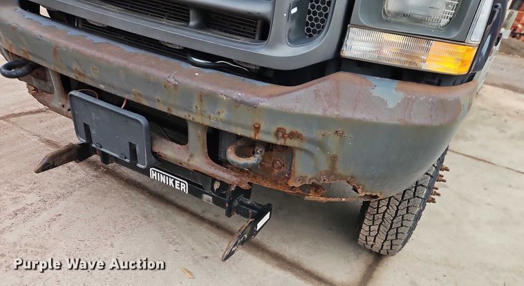 image for item EO4890 2004 Ford F350 Super Duty XL flatbed pickup truck