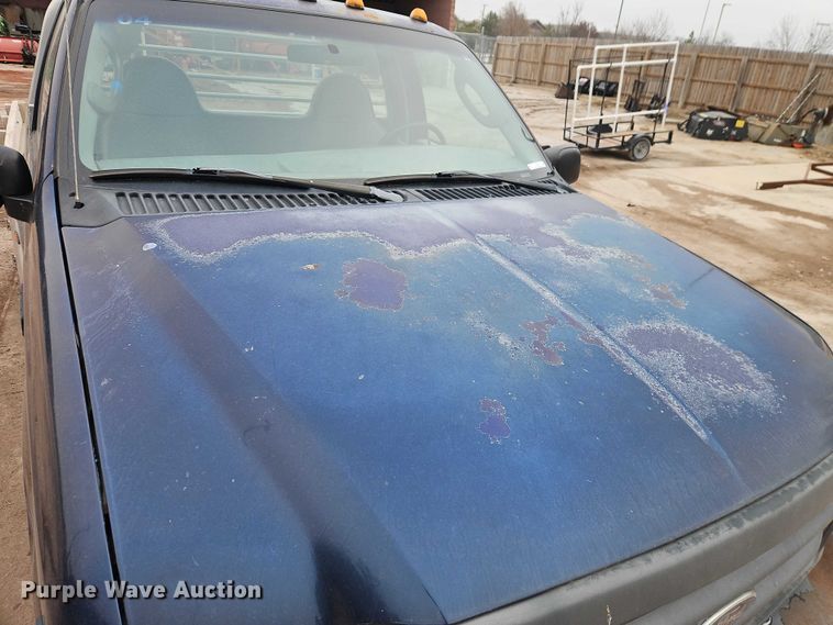 image for item EO4890 2004 Ford F350 Super Duty XL flatbed pickup truck