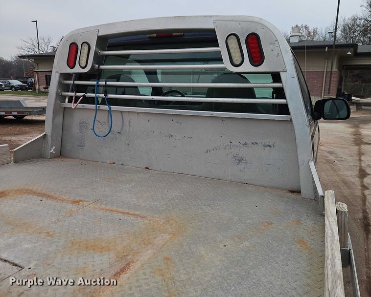 image for item EO4890 2004 Ford F350 Super Duty XL flatbed pickup truck