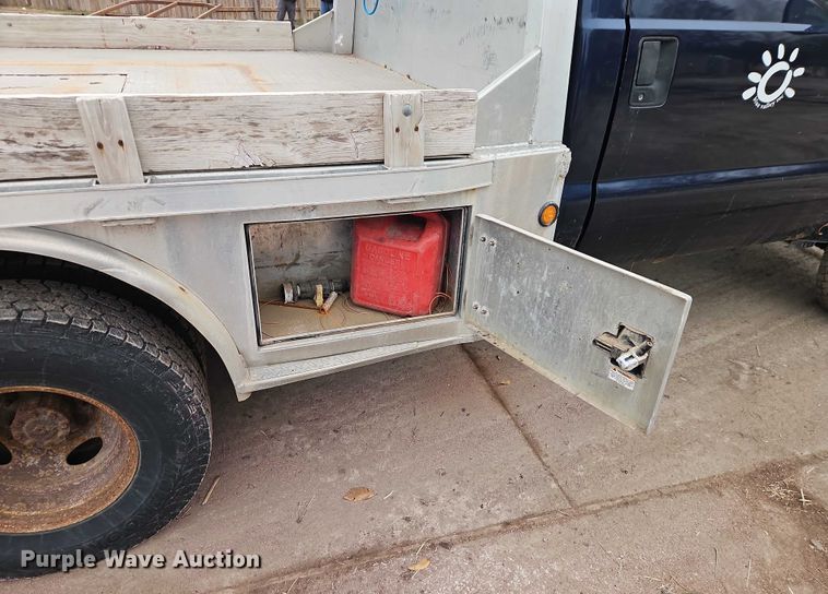 image for item EO4890 2004 Ford F350 Super Duty XL flatbed pickup truck