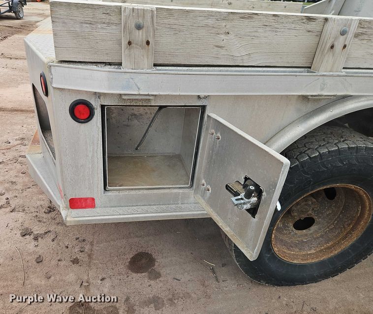 image for item EO4890 2004 Ford F350 Super Duty XL flatbed pickup truck