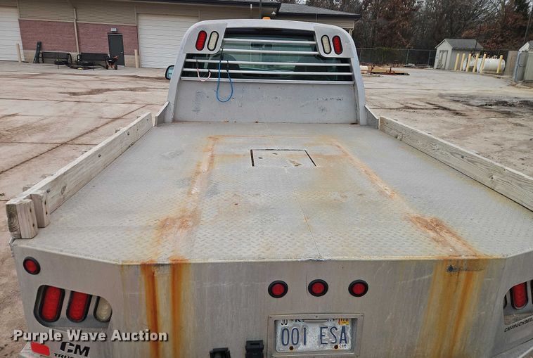 image for item EO4890 2004 Ford F350 Super Duty XL flatbed pickup truck