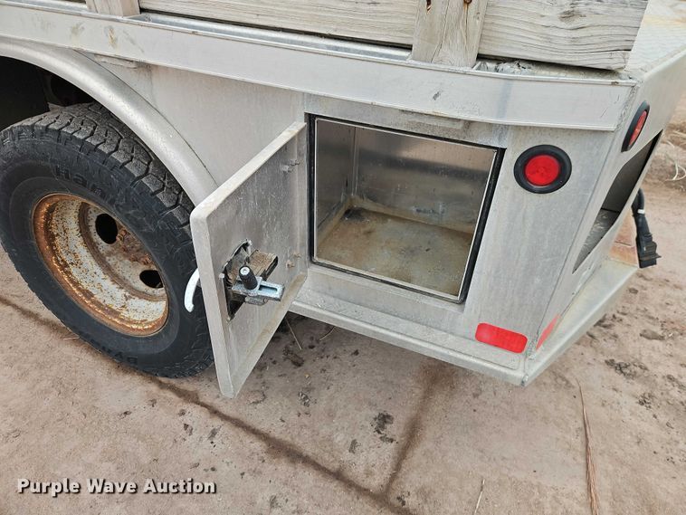 image for item EO4890 2004 Ford F350 Super Duty XL flatbed pickup truck