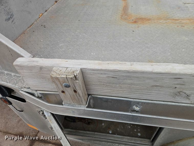 image for item EO4890 2004 Ford F350 Super Duty XL flatbed pickup truck