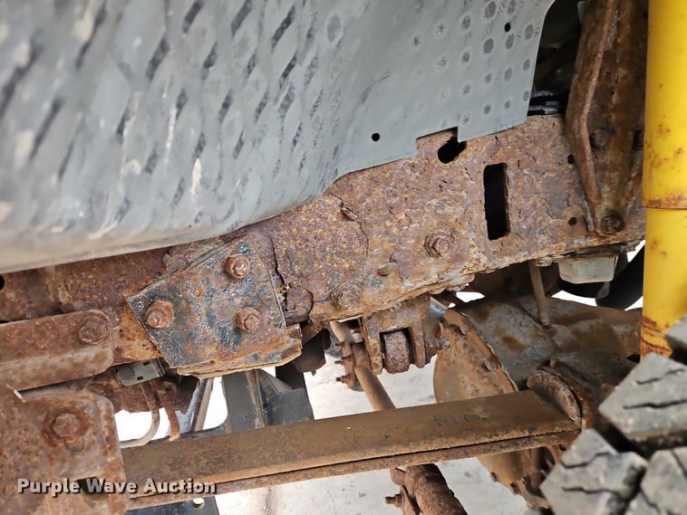 image for item EO4890 2004 Ford F350 Super Duty XL flatbed pickup truck