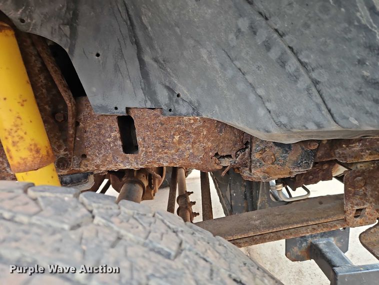 image for item EO4890 2004 Ford F350 Super Duty XL flatbed pickup truck