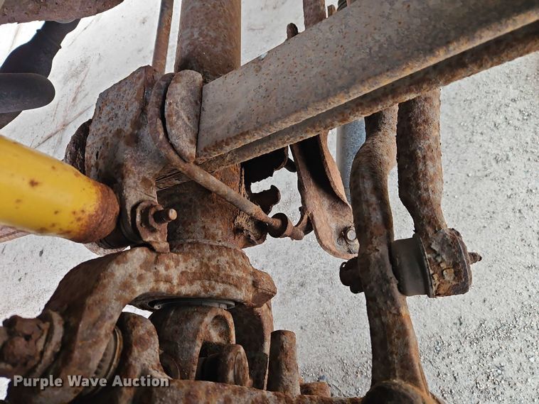 image for item EO4890 2004 Ford F350 Super Duty XL flatbed pickup truck